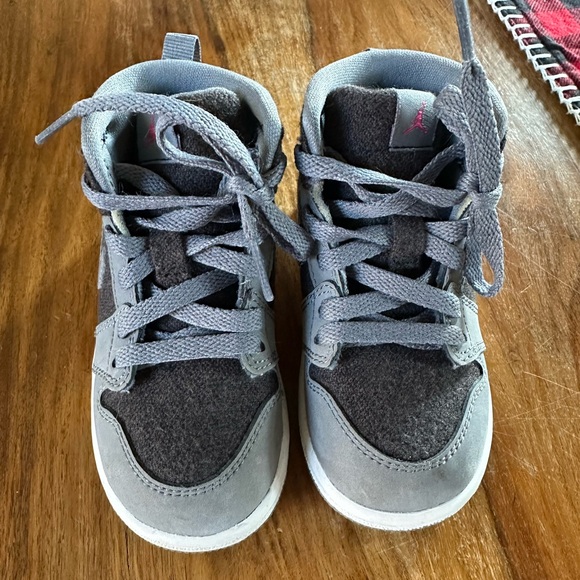 Jordan 1 Retro Shoes Infant 6C Gray Sneakers - Picture 2 of 6